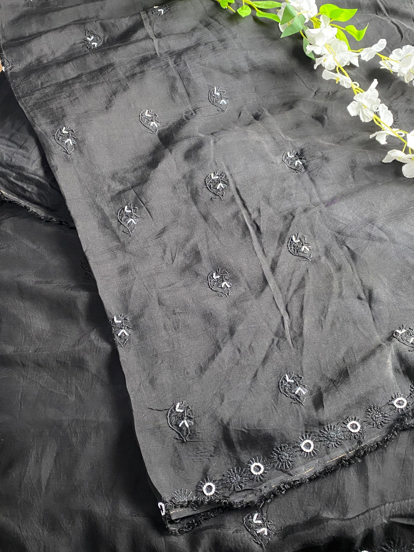 Siyah Noor (سیاہ نور)Muslin Chikankari Unstiched Kurta Dupatta