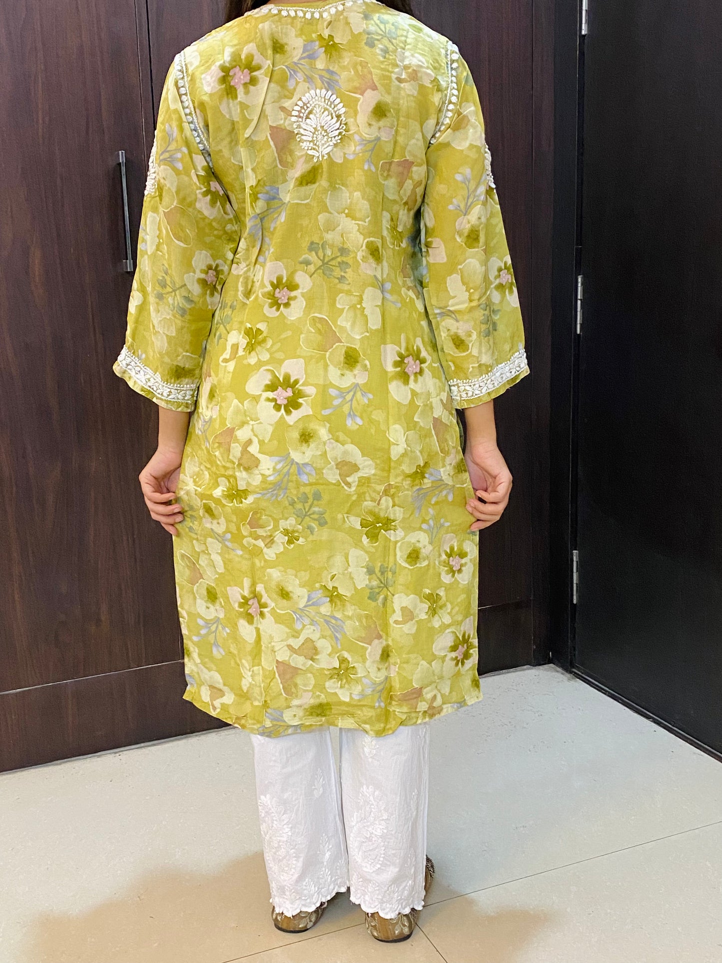 Aafiya – Floral Muslin Chikankari Long Kurti