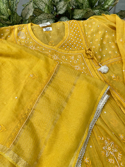 Mahnoor (ماہ نور) Chikankari Semi-Stitched Angarkha With Dupatta - Famous Chikankari