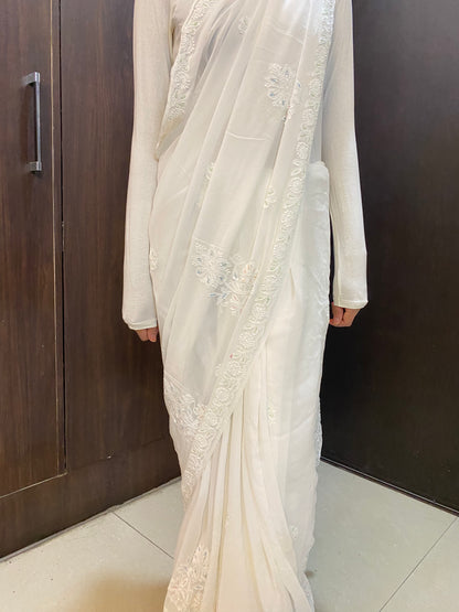 Noor-e-Safa – White Chikankari Saree in Viscose Georgette - Famous Chikankari