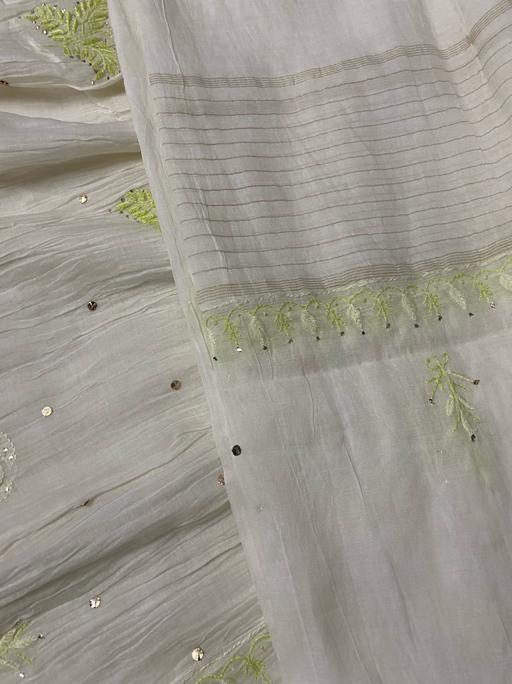 Aafreen â€“ Off White Handcrafted Chikankari Mukaish Gown Set
