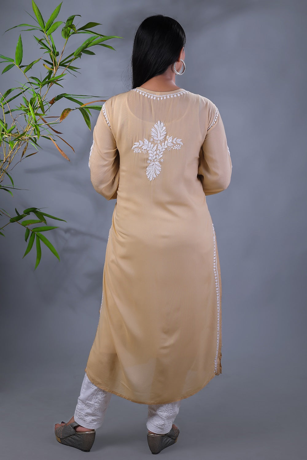 Aabroo Chikankari Modal Straight Kurta